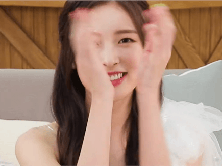 애교부리는 오마이걸 | 인스티즈