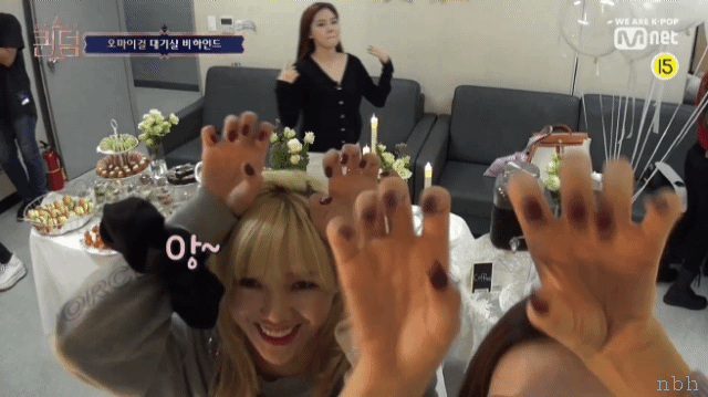 오마이걸 퀸덤 대기실 비하인드.gif | 인스티즈