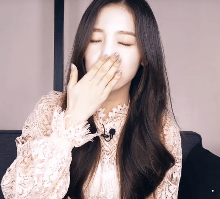오마이걸 뉴스에이드 손하트.gif | 인스티즈
