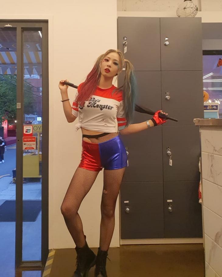 신수지, 할리퀸으로 깜짝 변신…"20대 마지막 할로윈" | 인스티즈