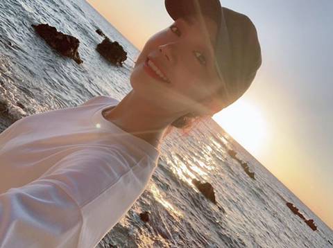 남태평양 바닷가에서 에이핑크 정은지.jpg | 인스티즈