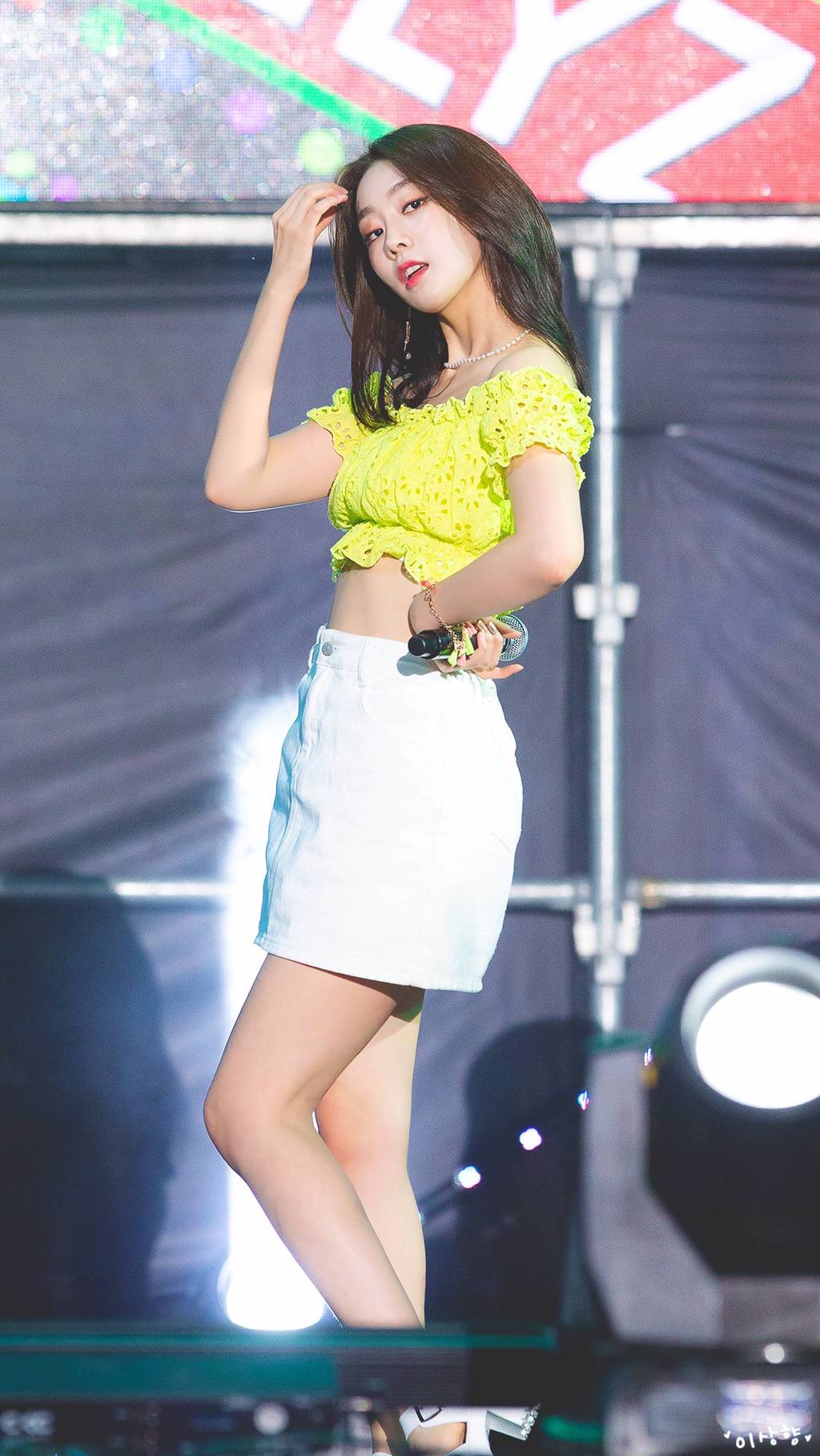 [러블리즈] 우산을 펼쳐보니 우산대에 녹이 슬어있어서 지수 | 인스티즈