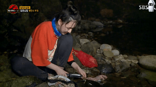 도마뱀 가죽 벗기는 여자 아이돌.jpg | 인스티즈