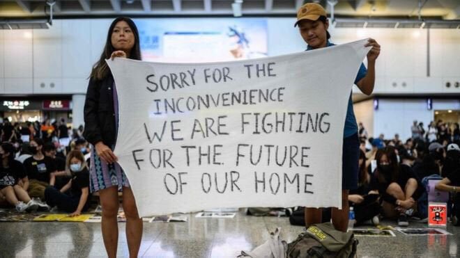홍콩 공항에서 시위중인 홍콩인들의 모습을 본 말레이시아인, 일본인의 반응 비교 | 인스티즈