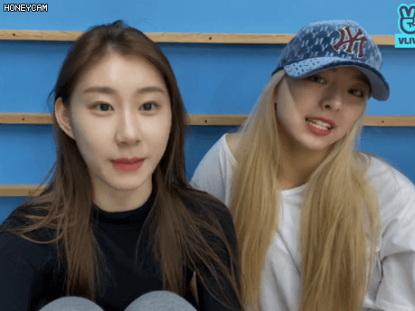 [ITZY] 채령이가 말하는데 뜻밖에 기분이 좋아지는 유나ㅋㅋㅋ.gif | 인스티즈