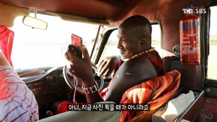 마사이족도 반한 작가 목덜미 ㄷㄷㄷㄷ.jpg | 인스티즈