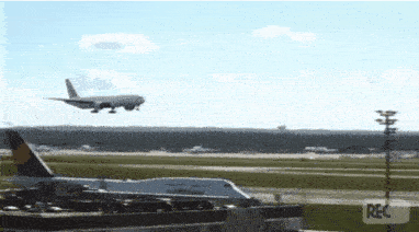 화장실이 급해서 황급히 회항하는 비행기.gif | 인스티즈