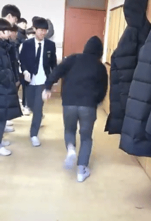 지각했을때 몰래 교실 들어가는 방법 | 인스티즈