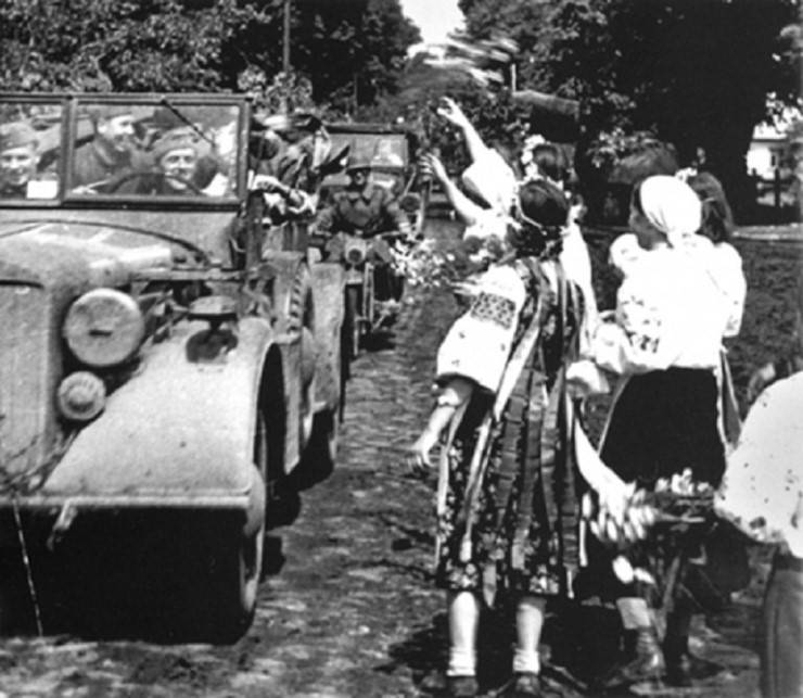 1941년 나치독일군을 환영하는 우크라이나 주민들 | 인스티즈