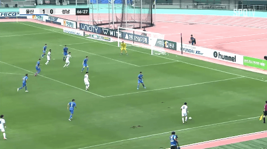 [데이터주의] 라운드 베스트에 선정된 김승규 성남전 활약상.gif | 인스티즈