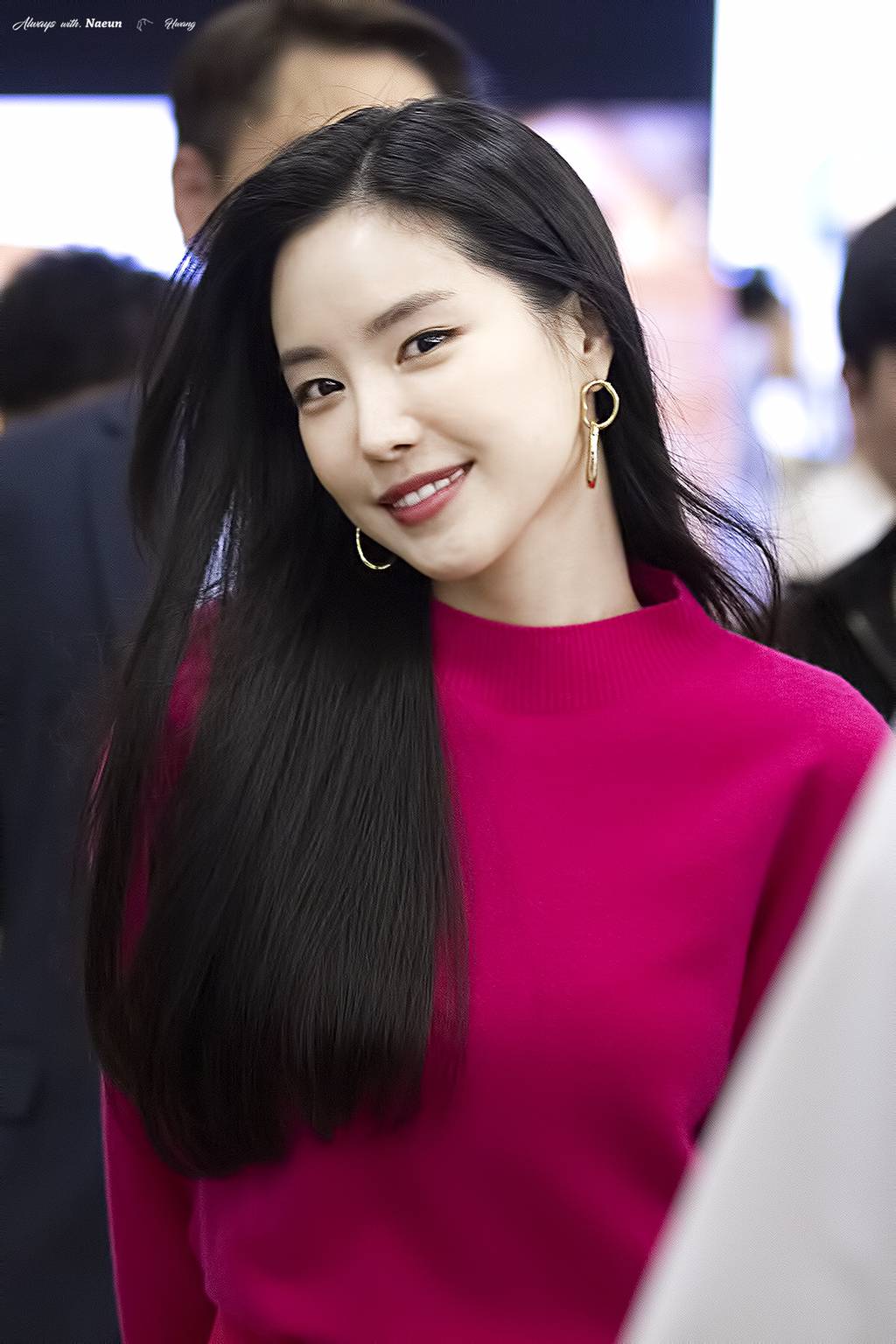 [에이핑크] 맘스터치는 역시 딥치즈버거라서 나은이 | 인스티즈