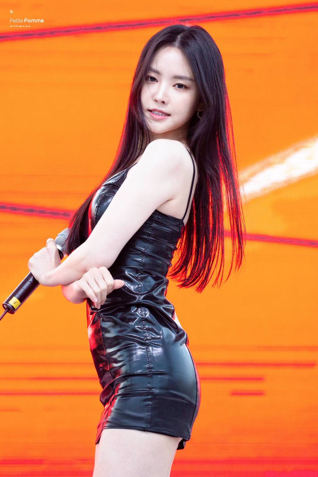 [에이핑크] 맘스터치는 역시 딥치즈버거라서 나은이 | 인스티즈