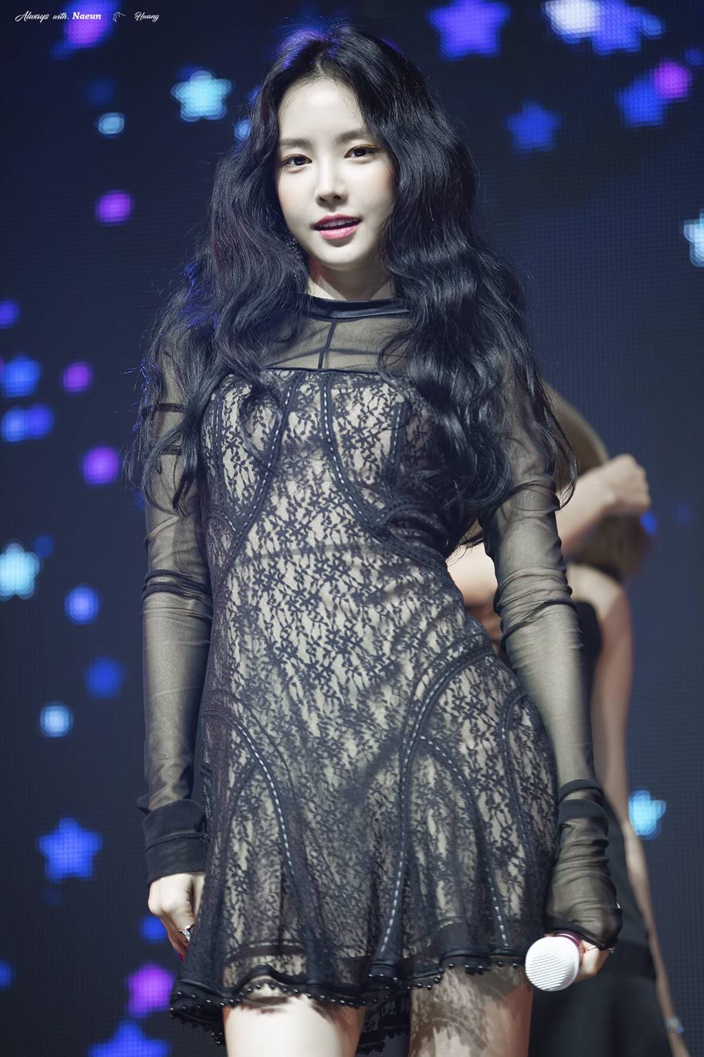 [에이핑크] 맘스터치는 역시 딥치즈버거라서 나은이 | 인스티즈