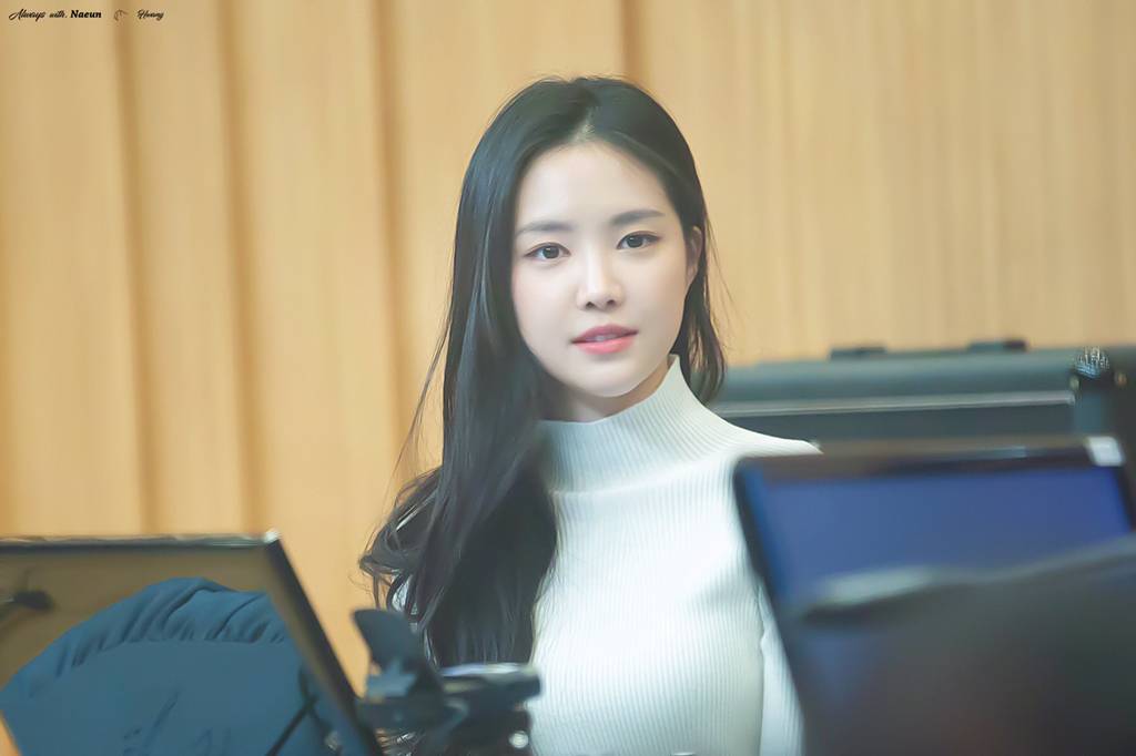 [에이핑크] 맘스터치는 역시 딥치즈버거라서 나은이 | 인스티즈