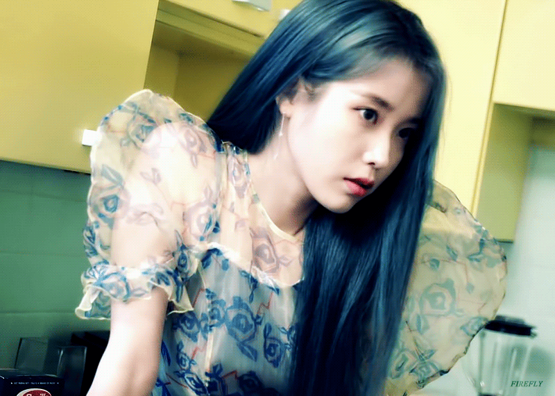 2020시그 촬영하는 아이유.gif | 인스티즈