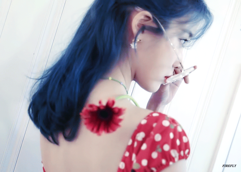 2020시그 촬영하는 아이유.gif | 인스티즈