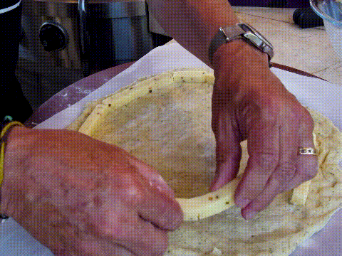 치즈 크러스트 페페로니 피짜.gif | 인스티즈