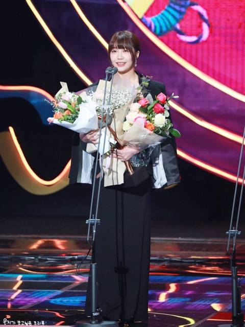 kbs 연예 대상에서 에이핑크 정은지.jpg | 인스티즈