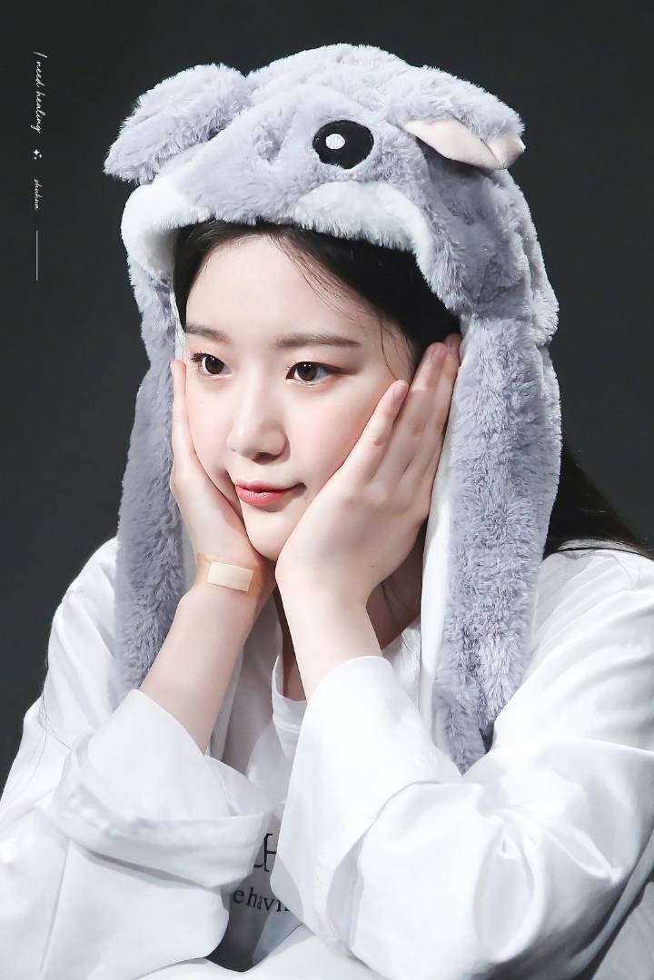 사모예드닮아서 귀여운데 가끔 얼음미녀되는 (여자)아이들 슈화.jpgif | 인스티즈