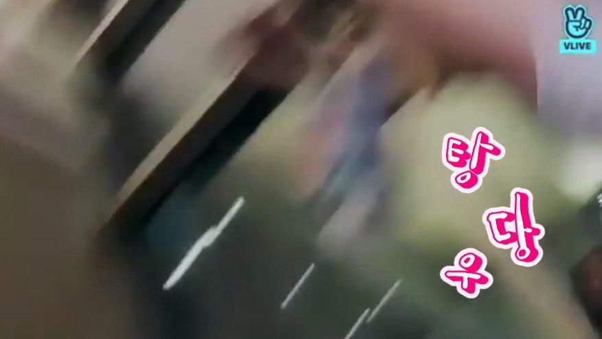 지수의 신형 핸드폰을 실수로 시멘트 바닥에 떨군 러블리즈 막내 예인이.jpg | 인스티즈