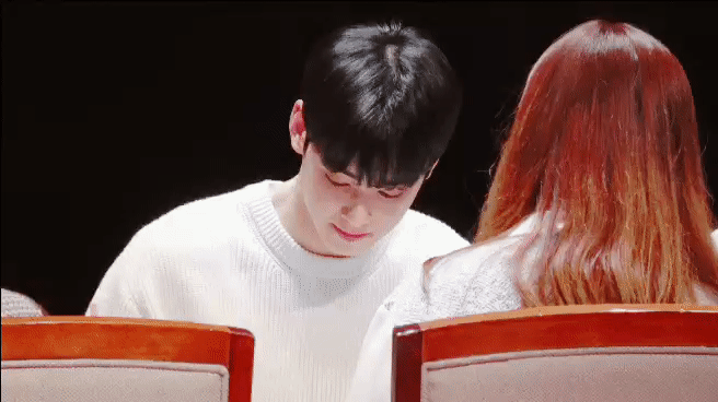 팬싸에서 동공지진온 차은우.gif | 인스티즈