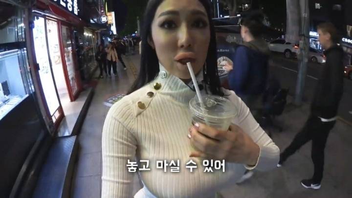 킴 카사디안으로 변신한 사유리 누나의 이태원 정복기.... | 인스티즈