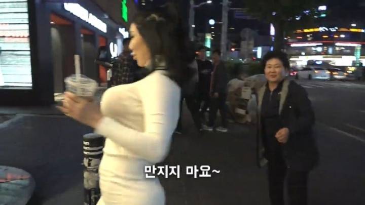 킴 카사디안으로 변신한 사유리 누나의 이태원 정복기.... | 인스티즈