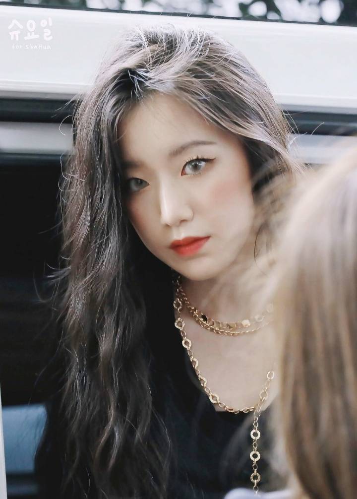 사모예드닮아서 귀여운데 가끔 얼음미녀되는 (여자)아이들 슈화.jpgif | 인스티즈