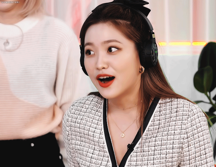 어제 레드벨벳 컴백 브이앱 예리.gif | 인스티즈