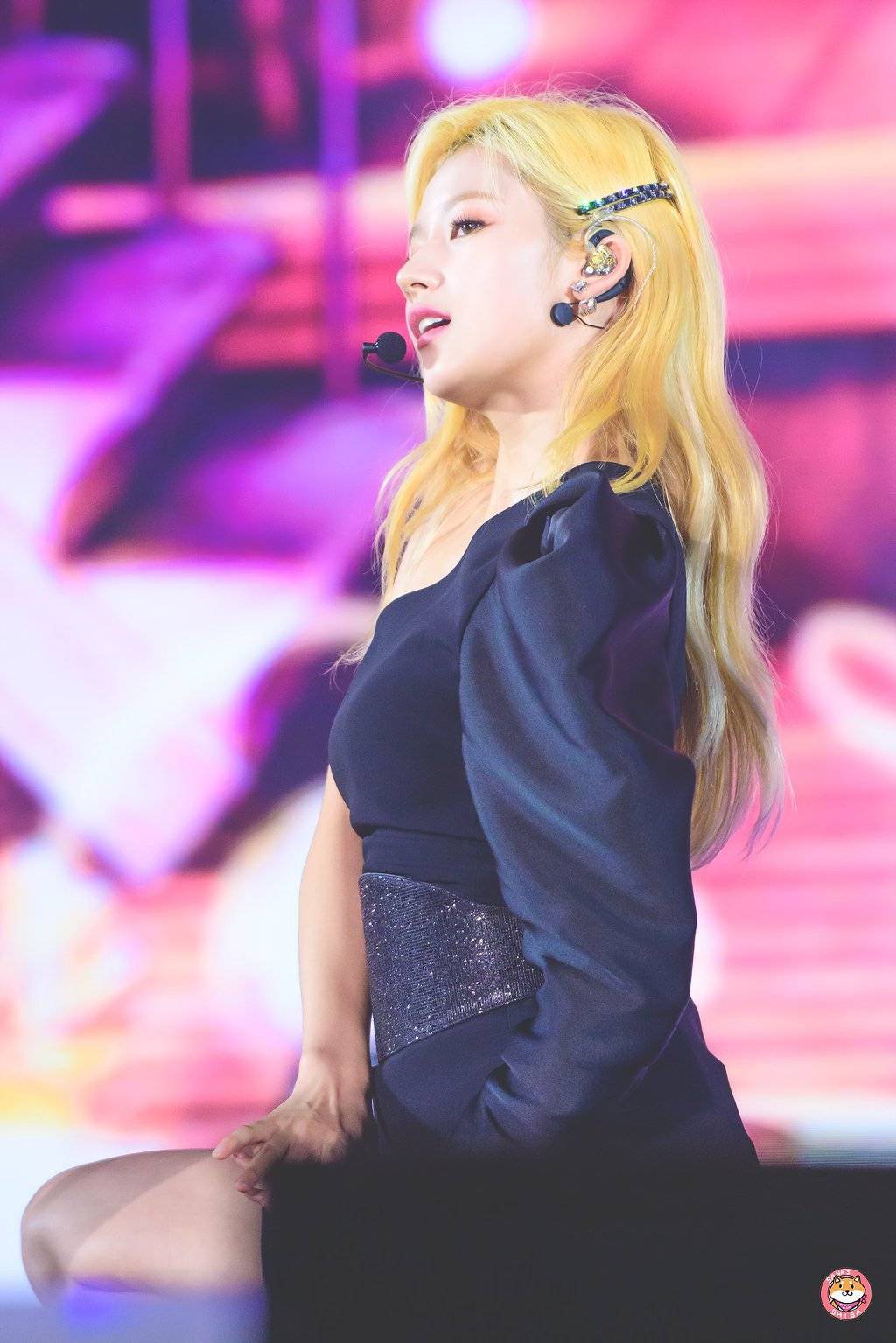 무대에서 춤출때가 제일 섹시한 내 자.기. 미나토자키 사나 | 인스티즈