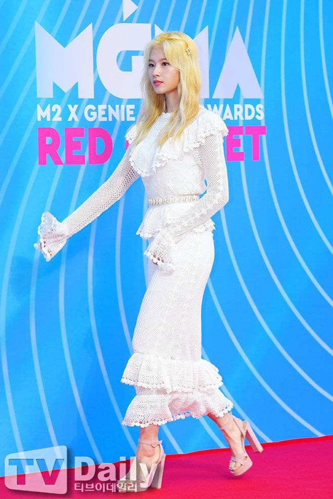 무대에서 춤출때가 제일 섹시한 내 자.기. 미나토자키 사나 | 인스티즈