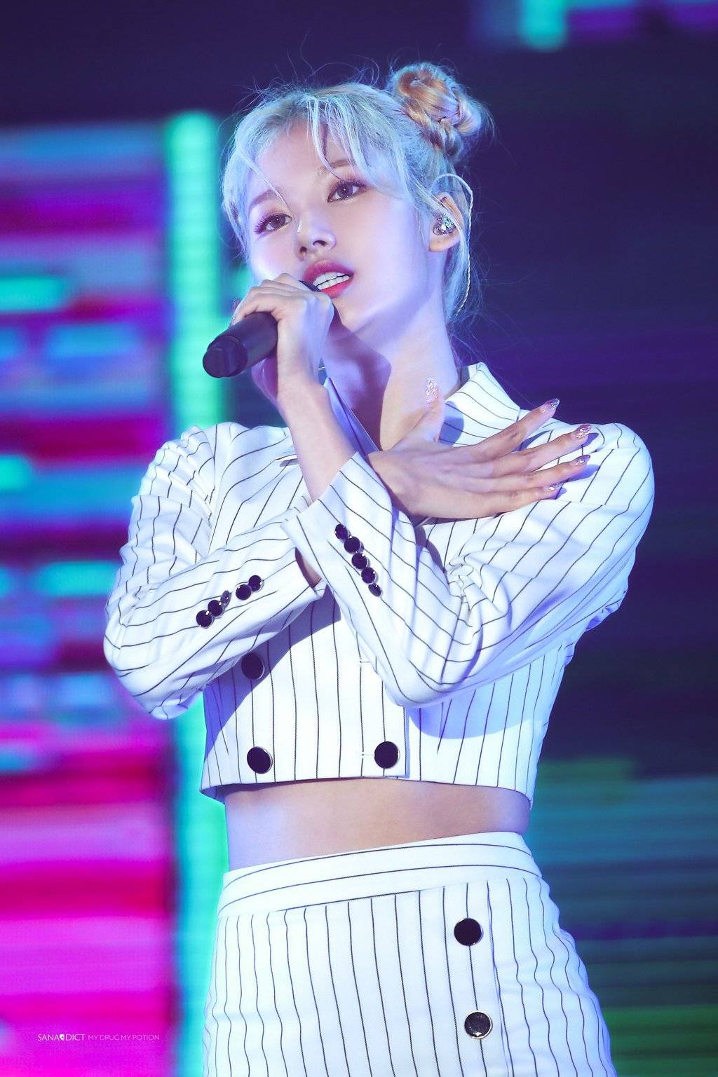 무대에서 춤출때가 제일 섹시한 내 자.기. 미나토자키 사나 | 인스티즈