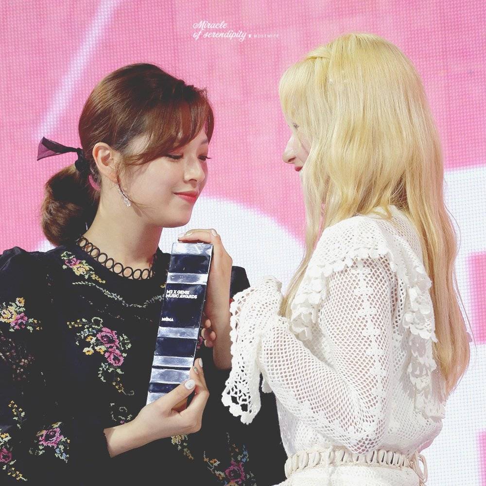 무대에서 춤출때가 제일 섹시한 내 자.기. 미나토자키 사나 | 인스티즈