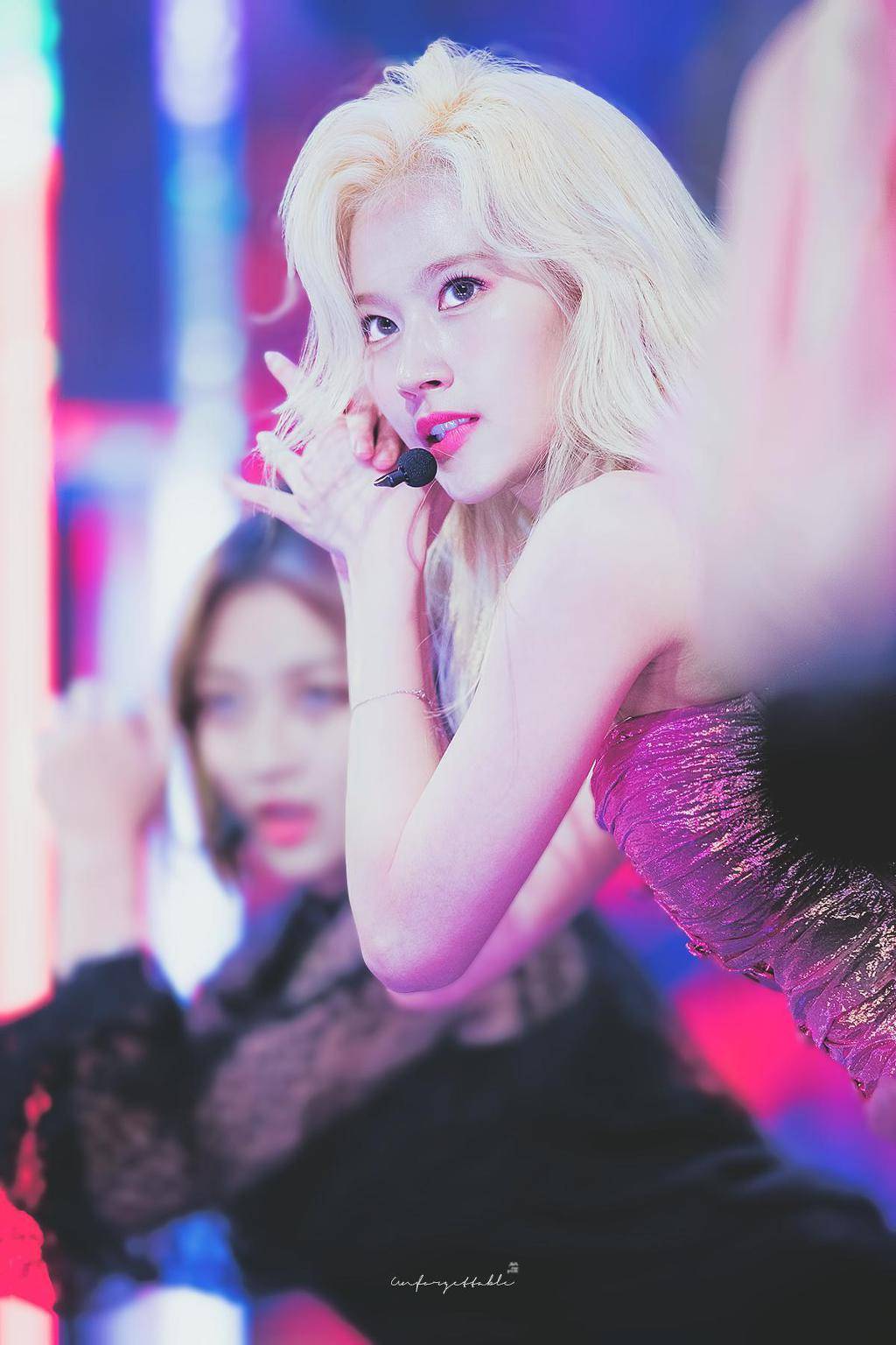 무대에서 춤출때가 제일 섹시한 내 자.기. 미나토자키 사나 | 인스티즈