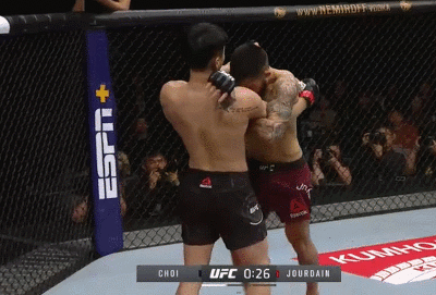 왼손으로 상대를 당기지 못했던 최두호 선수 | 인스티즈