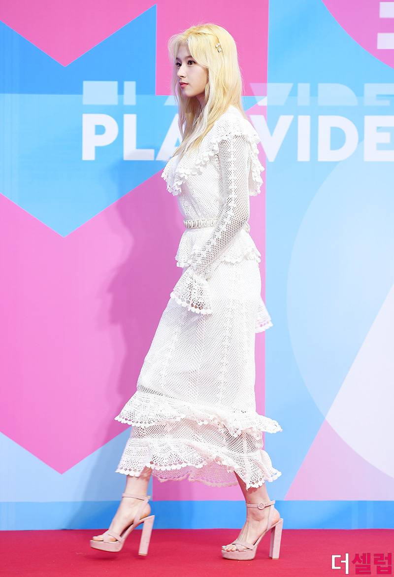 무대에서 춤출때가 제일 섹시한 내 자.기. 미나토자키 사나 | 인스티즈