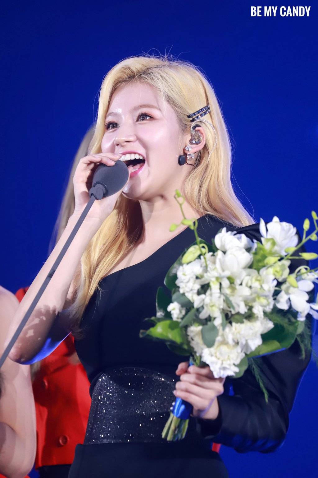 무대에서 춤출때가 제일 섹시한 내 자.기. 미나토자키 사나 | 인스티즈