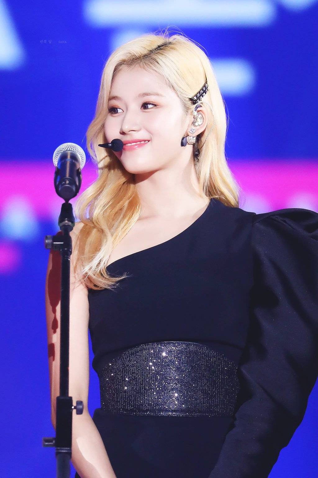 무대에서 춤출때가 제일 섹시한 내 자.기. 미나토자키 사나 | 인스티즈