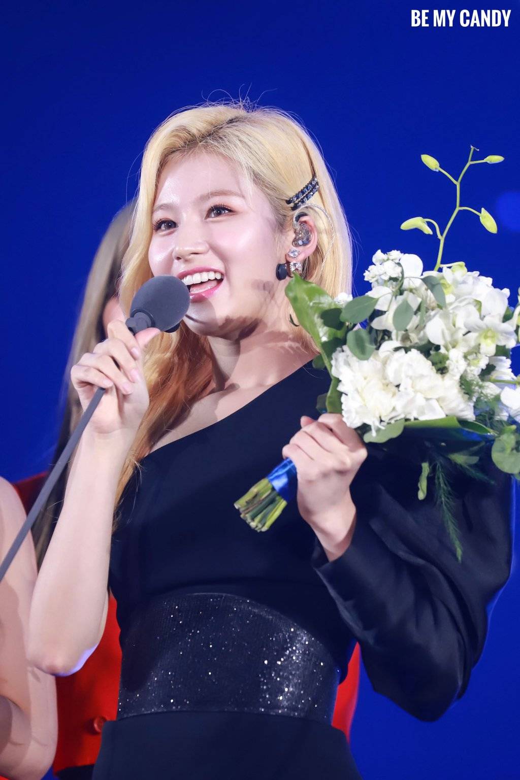 무대에서 춤출때가 제일 섹시한 내 자.기. 미나토자키 사나 | 인스티즈