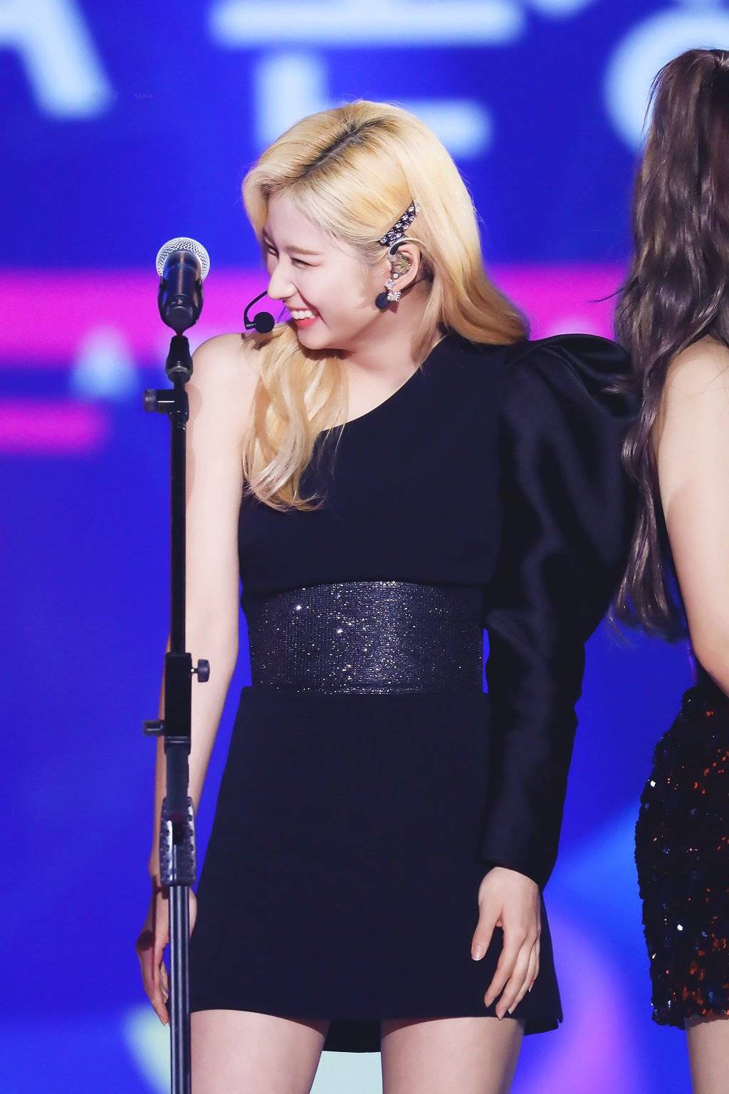 무대에서 춤출때가 제일 섹시한 내 자.기. 미나토자키 사나 | 인스티즈