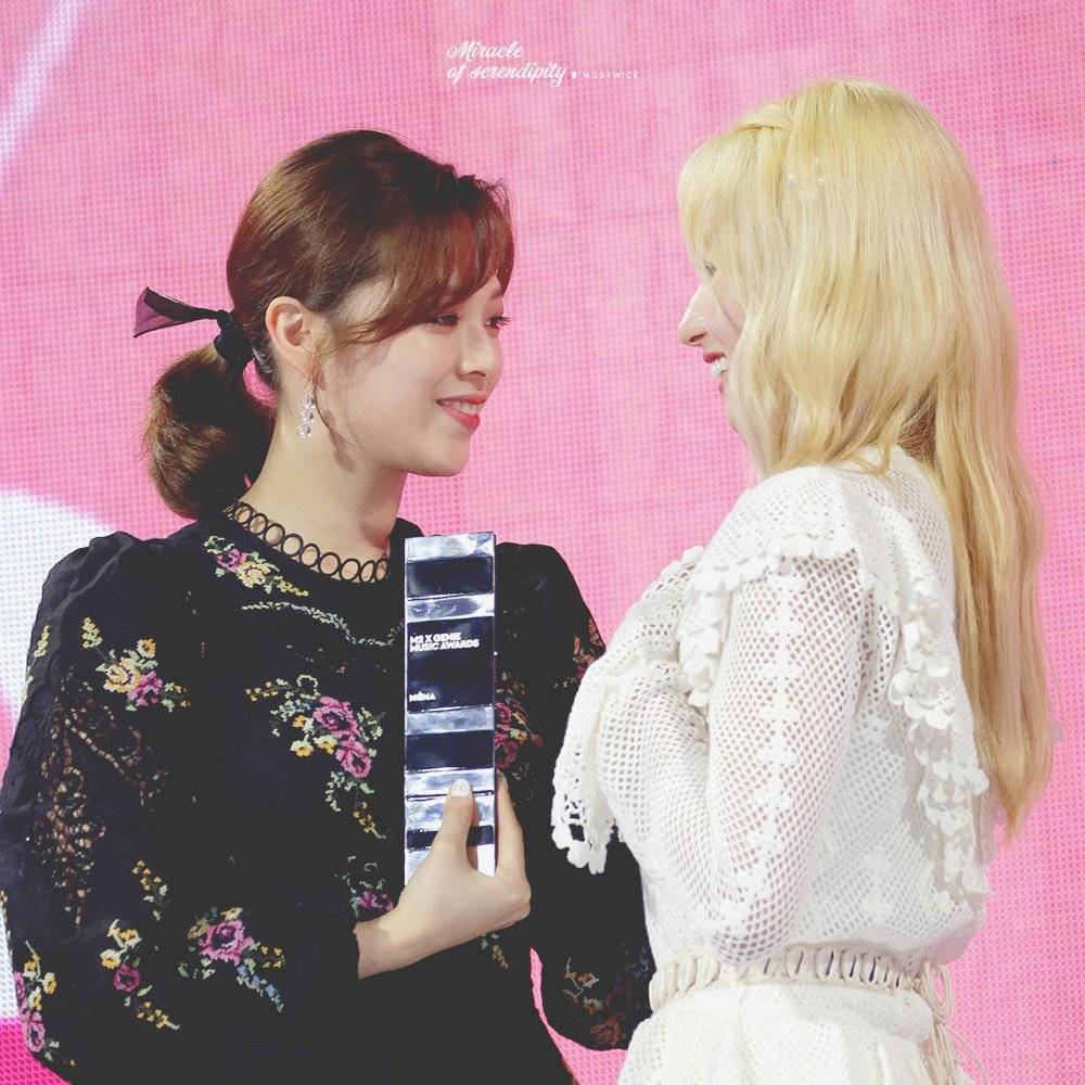 무대에서 춤출때가 제일 섹시한 내 자.기. 미나토자키 사나 | 인스티즈