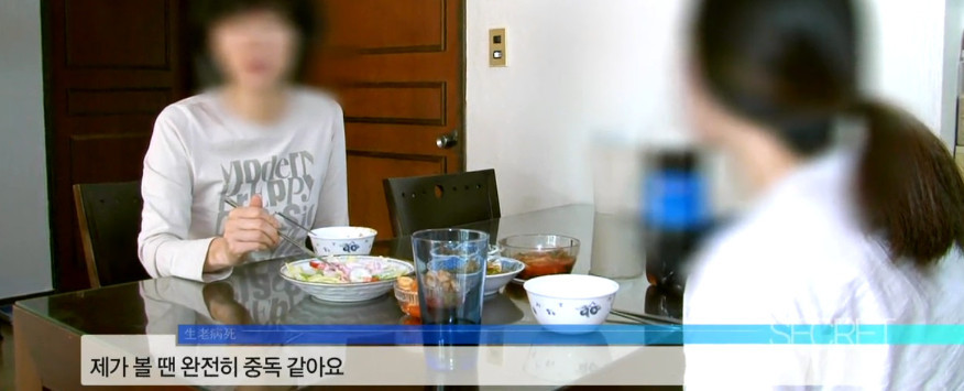 콜라에 푹 빠져 지내는 두 아기의 엄마 | 인스티즈