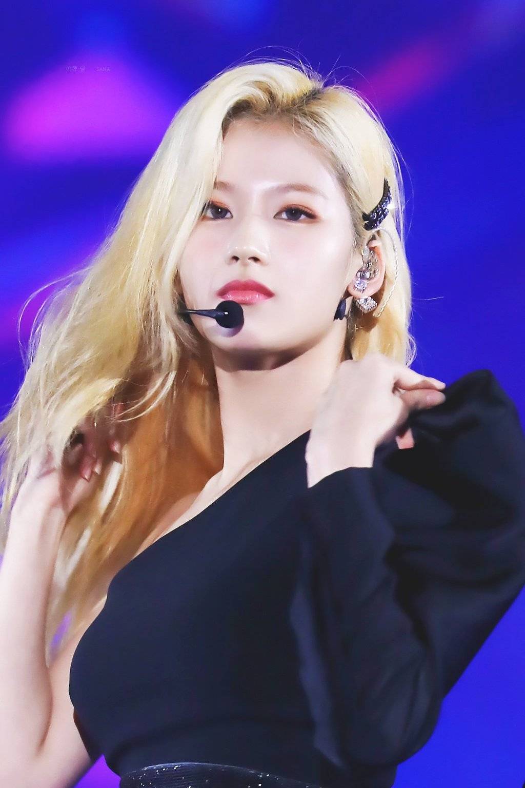 무대에서 춤출때가 제일 섹시한 내 자.기. 미나토자키 사나 | 인스티즈