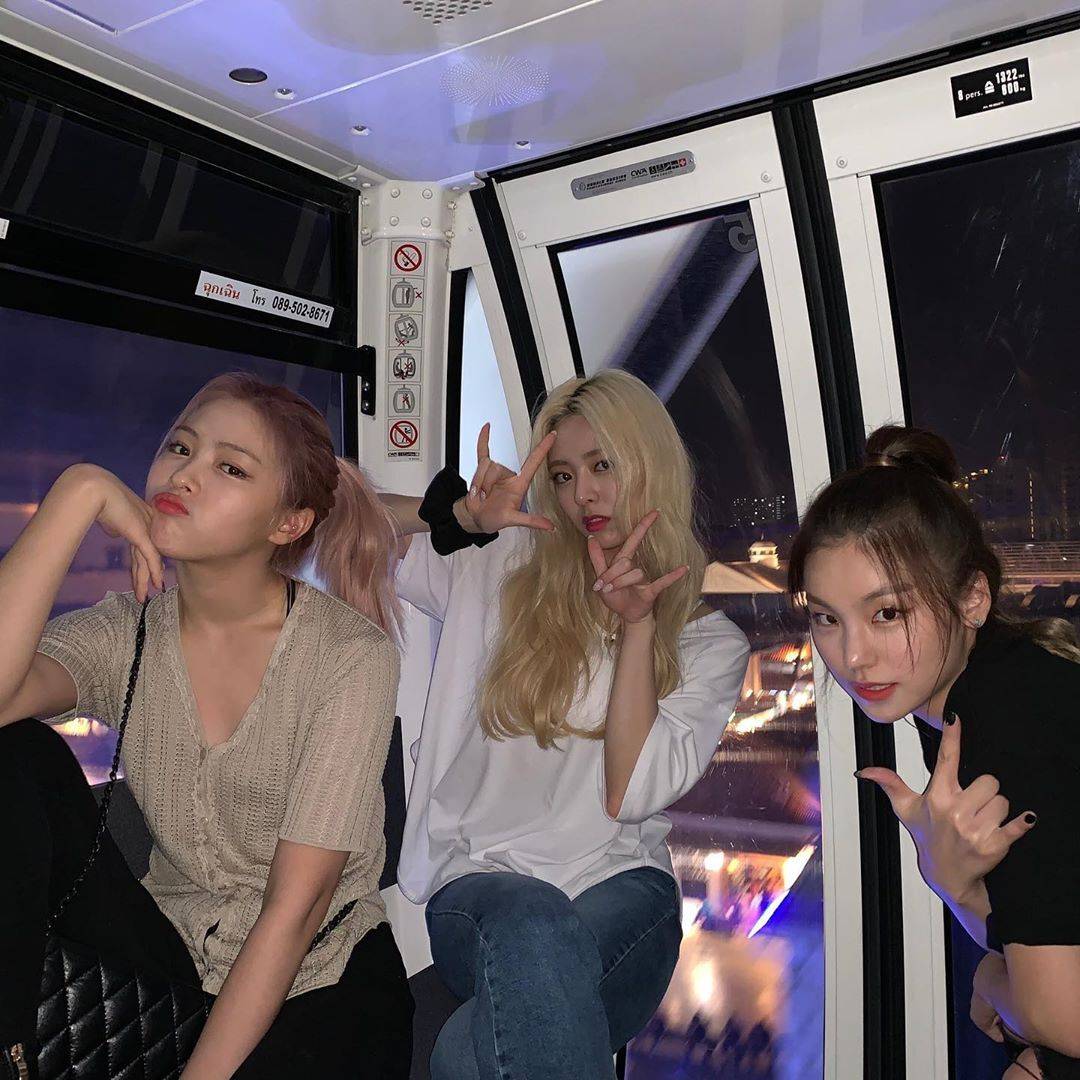 오늘자 ITZY 인스타그램.jpg | 인스티즈