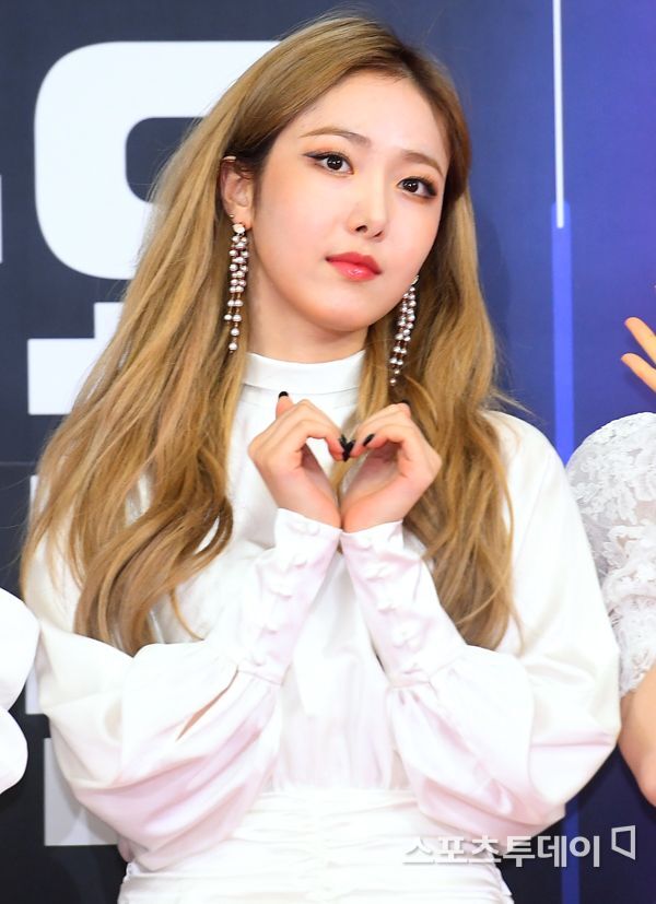 여자친구 sbs 가요대전 레드카펫.jpg | 인스티즈