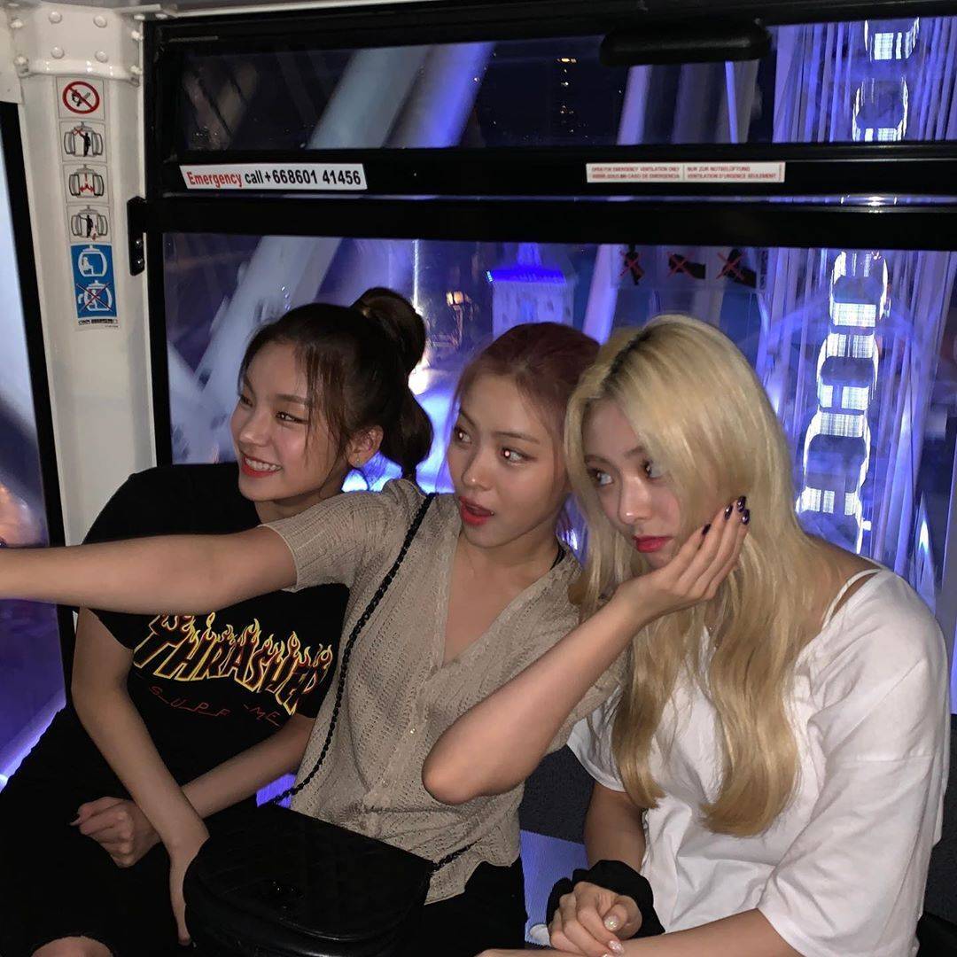 오늘자 ITZY 인스타그램.jpg | 인스티즈