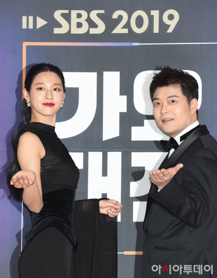 오늘자 가요대전 포토월 설현 | 인스티즈