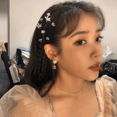 머리핀 자랑하는 아이유.jpgif | 인스티즈