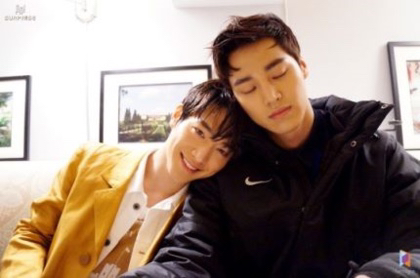 옆사람 어깨에 머리 부비는 버릇 있는 서강준.jpgif | 인스티즈