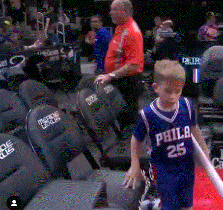 꼬마 팬에게 최고의 크리스마스 선물을 선사한 벤 시몬스.gif | 인스티즈